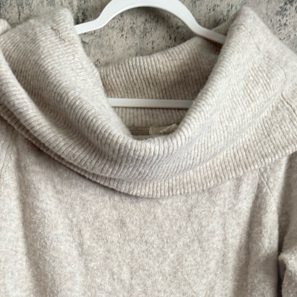 H&M taupe open neck sweater - Picture 7 of 7